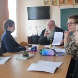 о.Григорий с учениками старшей группы