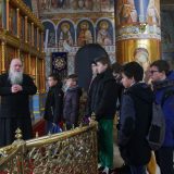 У алтаря