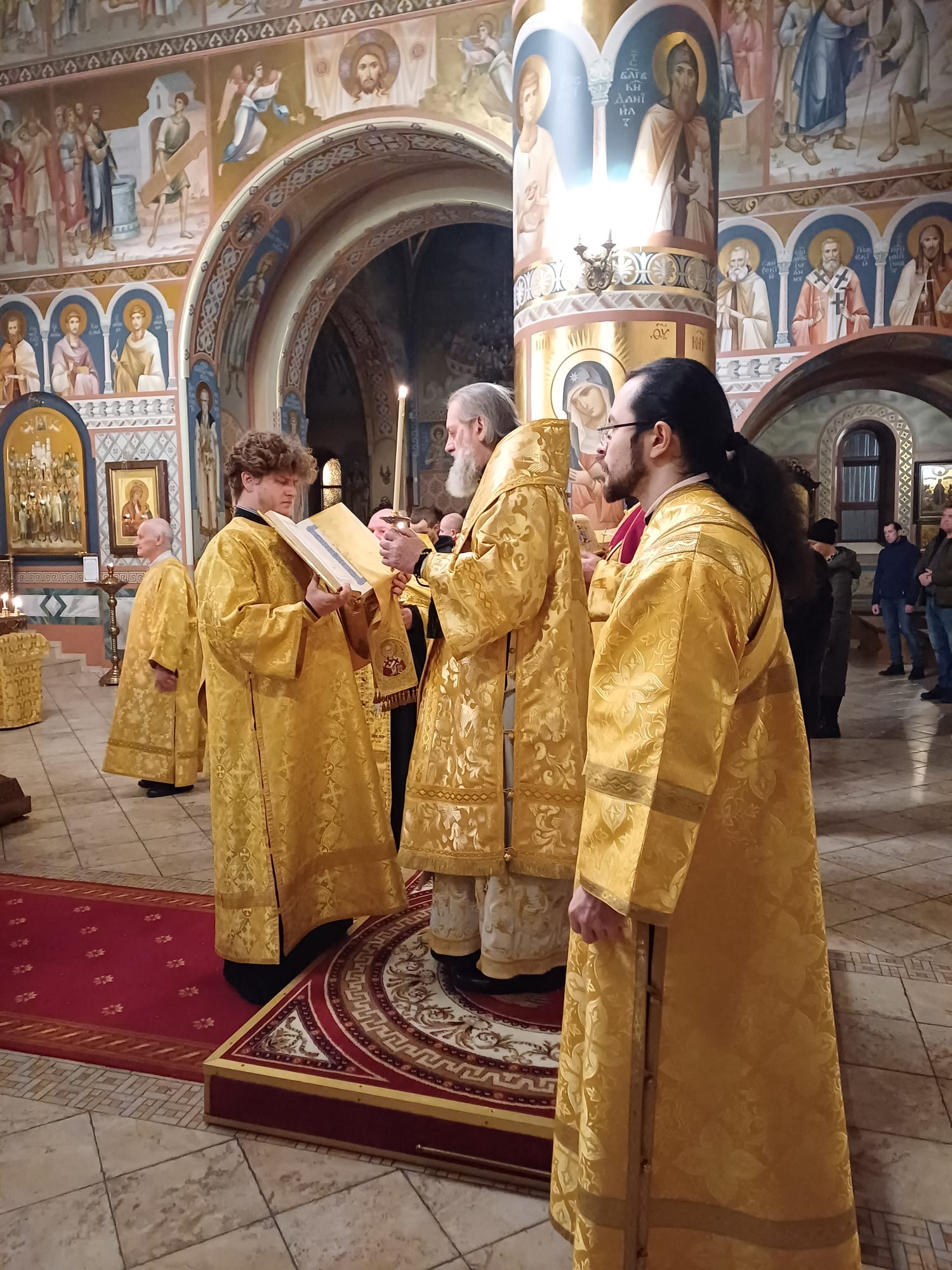 Архиерейское вечернее богослужение