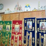 Калининград. Воскресная школа Храма Христа Спасителя. Макеты храмов и детские хоругви